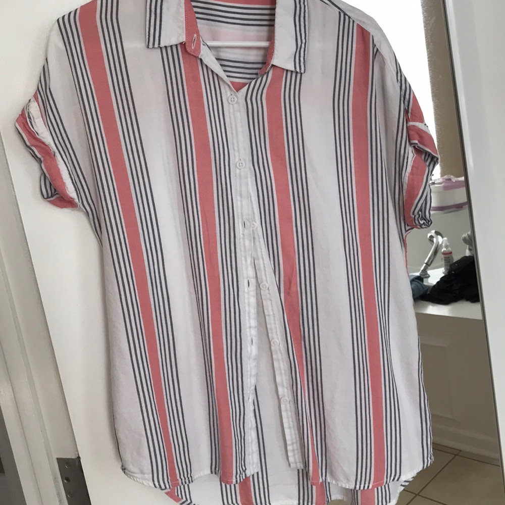 Button down short sleeve lightweight shirt